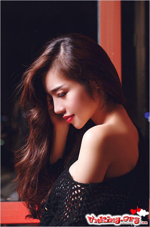 Elly Trần chào Giáng sinh với hình ảnh quyến rũ
