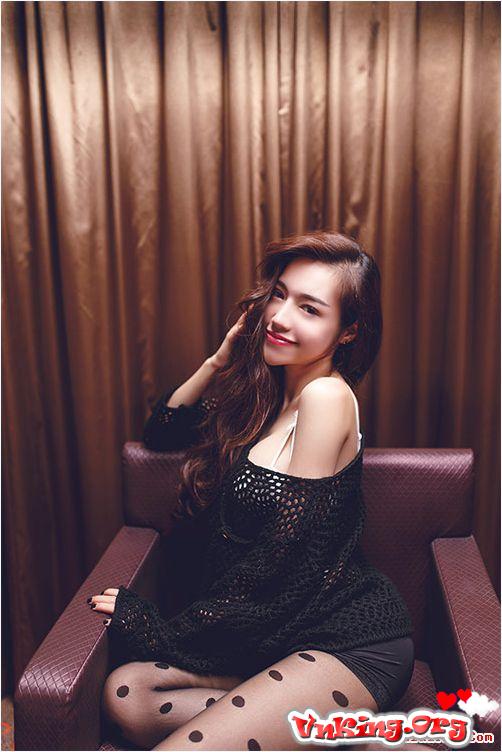 Elly Trần chào Giáng sinh với hình ảnh quyến rũ