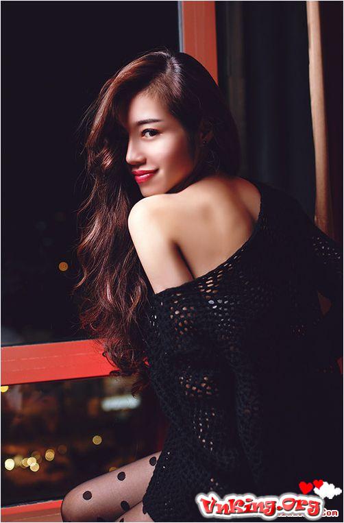 Elly Trần chào Giáng sinh với hình ảnh quyến rũ