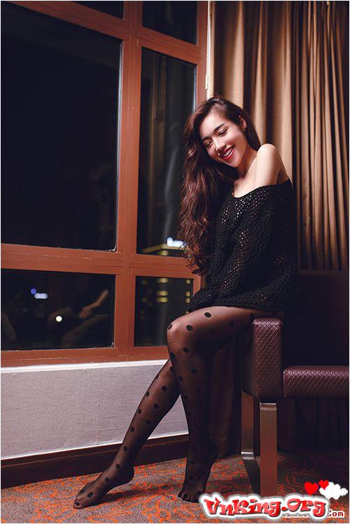 Elly Trần chào Giáng sinh với hình ảnh quyến rũ