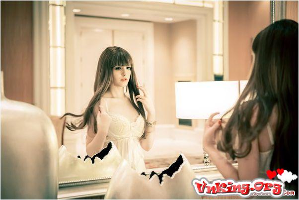 Andrea xinh đẹp như búp bê trong trang phục đồ ngủ gợi cảm