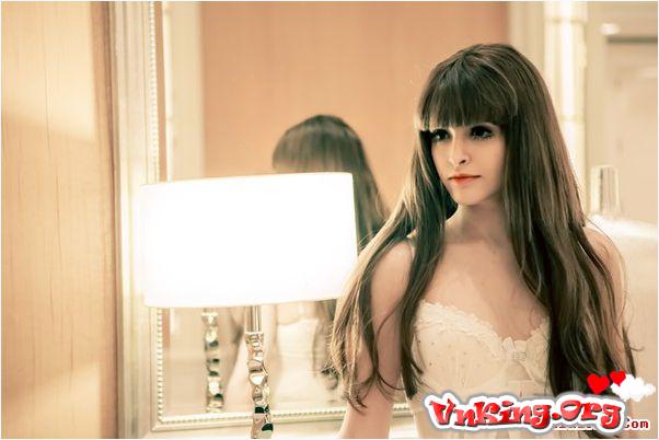 Andrea xinh đẹp như búp bê trong trang phục đồ ngủ gợi cảm
