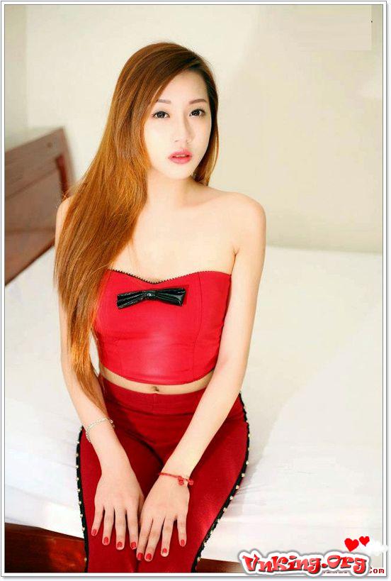 Ý Nhi Little - Hot girl chân dài khoe dáng