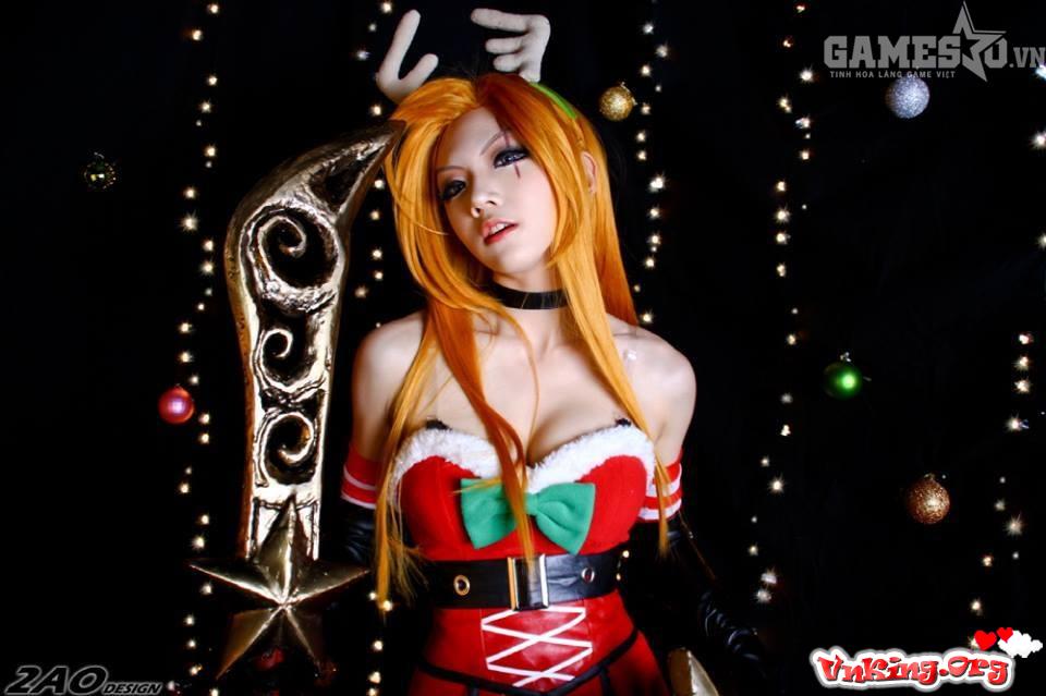 Kiều nữ Spiral Cats hóa thân thành Katarina mừng Giáng Sinh