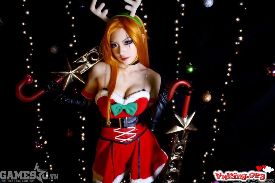 Kiều nữ Spiral Cats hóa thân thành Katarina mừng Giáng Sinh