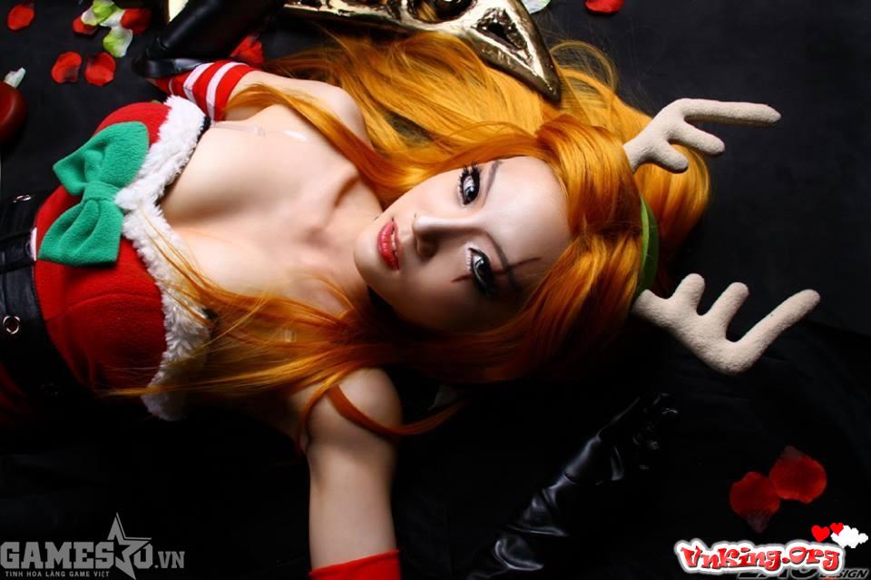 Kiều nữ Spiral Cats hóa thân thành Katarina mừng Giáng Sinh