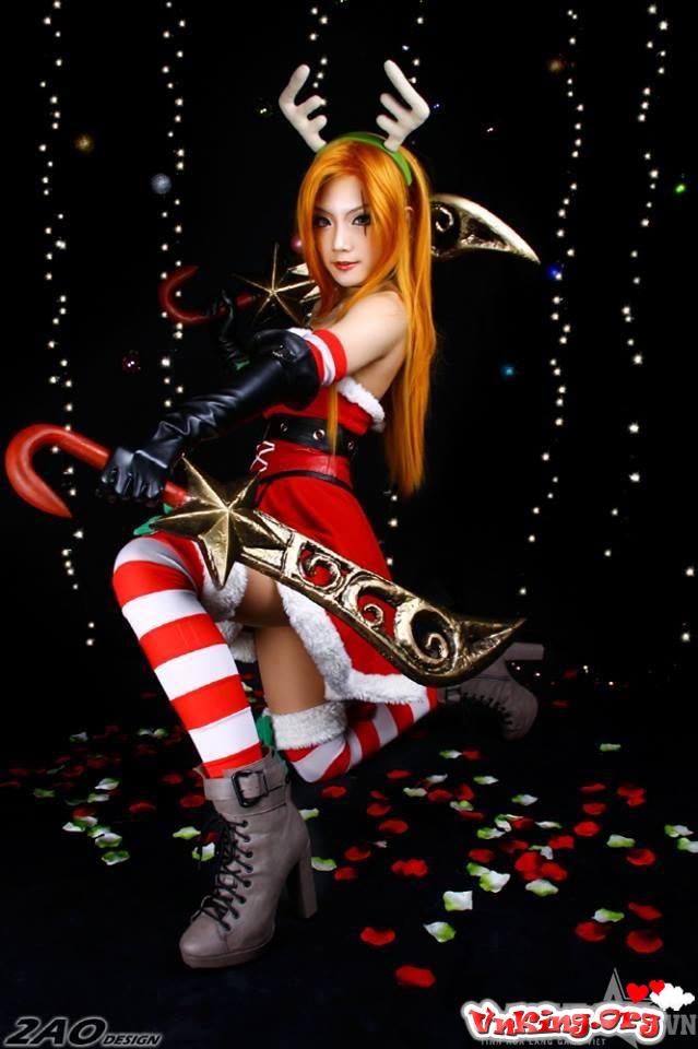 Kiều nữ Spiral Cats hóa thân thành Katarina mừng Giáng Sinh