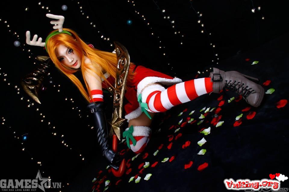 Kiều nữ Spiral Cats hóa thân thành Katarina mừng Giáng Sinh