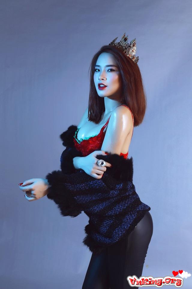 Hải Băng đón giáng sinh với nội y “nóng bỏng” 